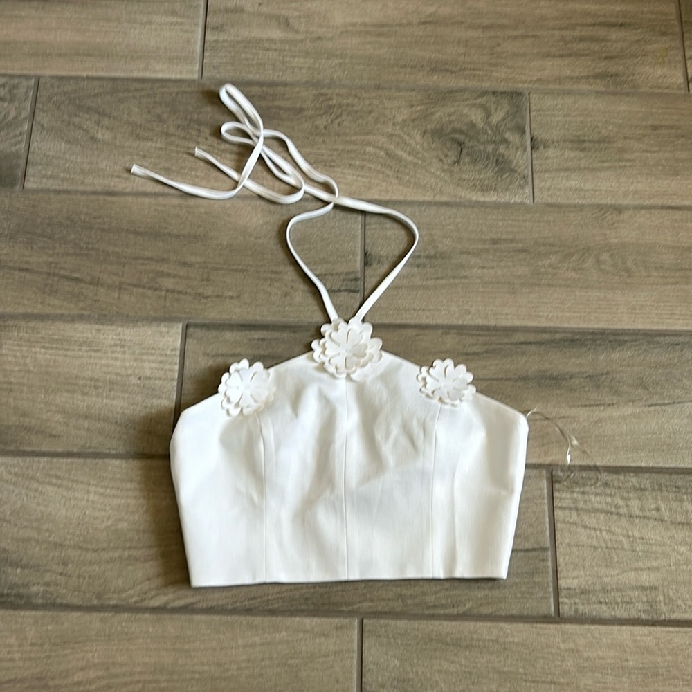 Declara White flower halter